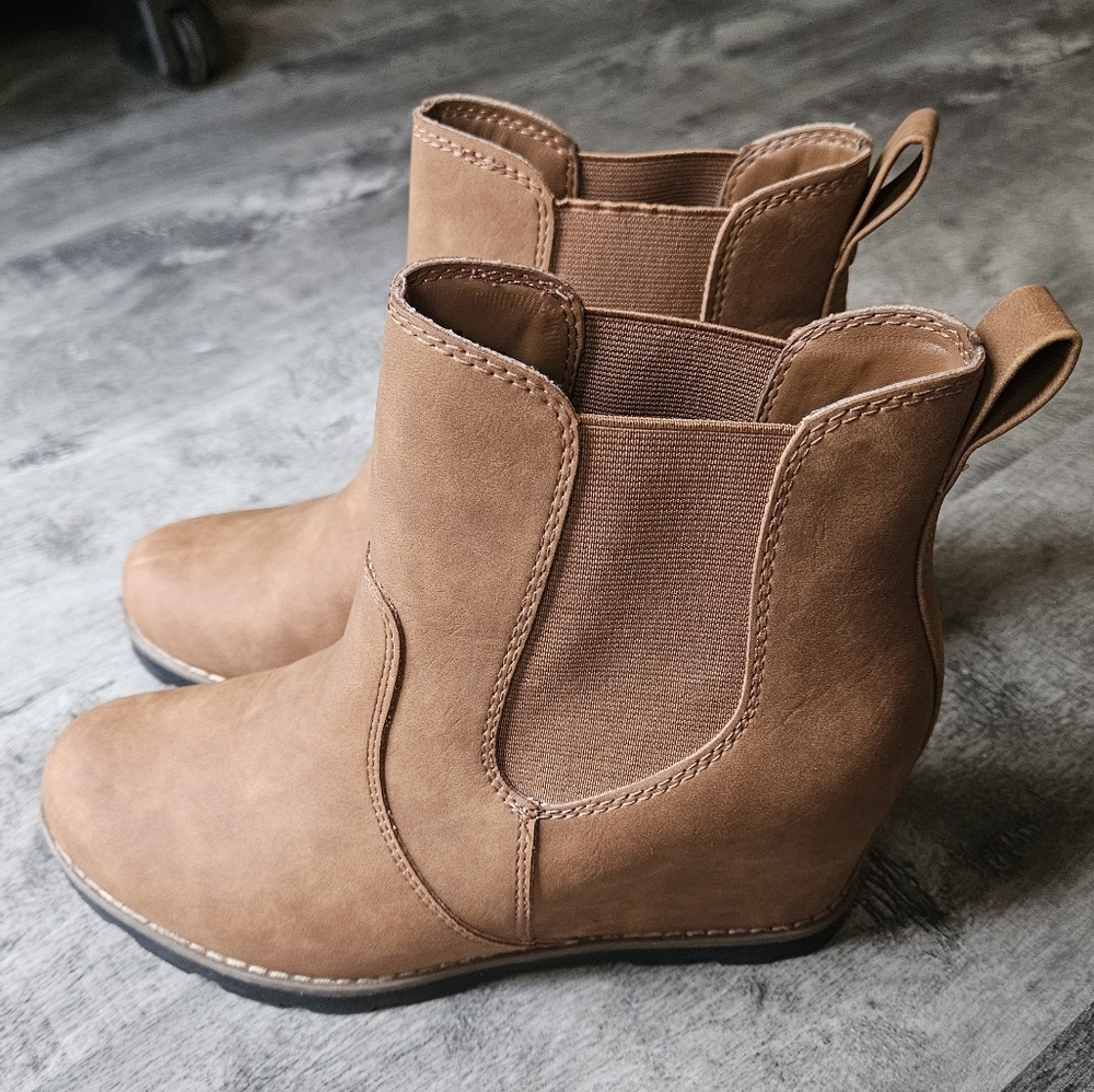 Universal Thread Congac Wedged Boots - Picture 4 of 9